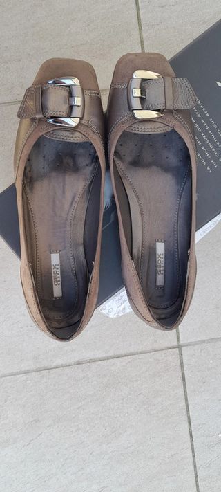 Zapato plano Geox ocre dorado