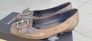 Zapato plano Geox ocre dorado
