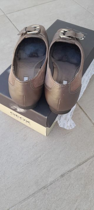 Zapato plano Geox ocre dorado