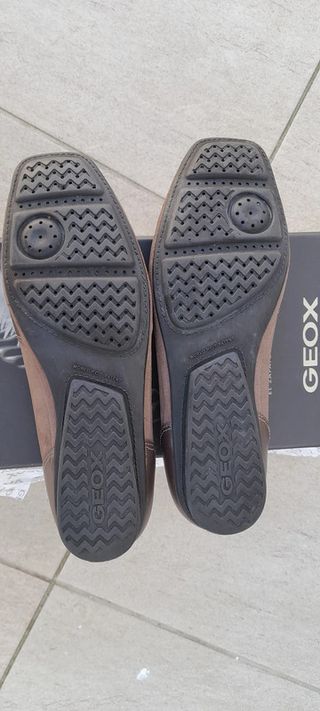 Zapato plano Geox ocre dorado