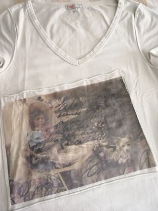 Camiseta crema Massimo Dutti. 