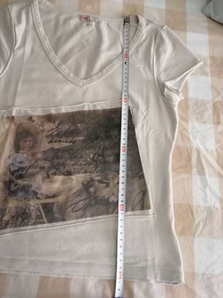 Camiseta crema Massimo Dutti. 