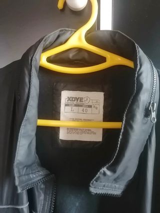 Cazadora negra. Hombre. Talla L. Pull & Bear.