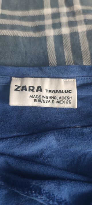 Camiseta hombros caídos Zara