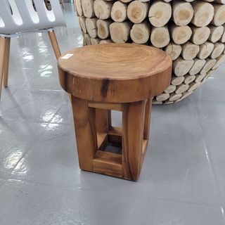 Mesita de madera maciza