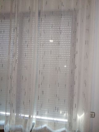 Dos cortinas blanco y gris