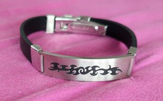 Bracciale in acciaio bicolore con motivo tribale