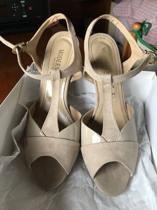 Sandalo a T open toe beige N.38- MODERNISSIMA