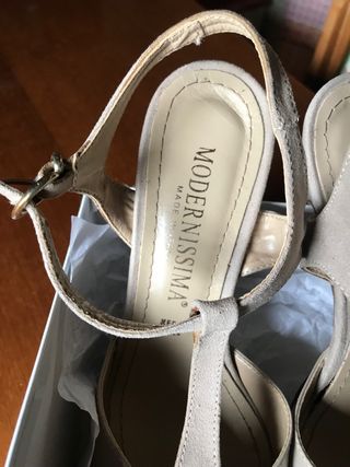 Sandalo a T open toe beige N.38- MODERNISSIMA