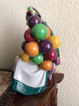 The Old Balloon Seller HN 1315