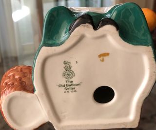 The Old Balloon Seller HN 1315