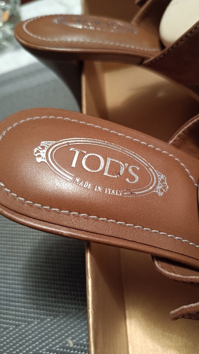 PRECIOSAS SANDALIAS DE LA CASA ITALIANA TOD'S
