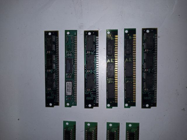 lote de 4 memorias de 32 pines y 6 de 30 pines