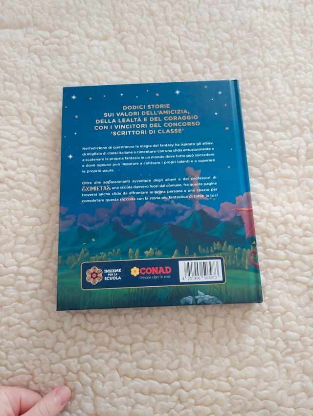 Libro con storie fantastiche