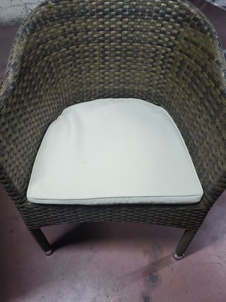 Mesas y sillones de jardín o terraza