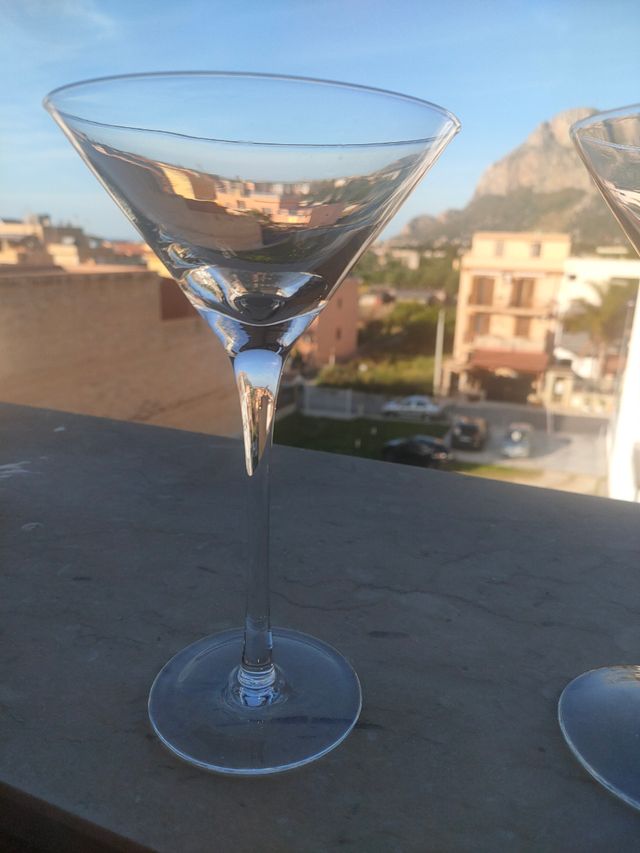 due bicchieri cocktail