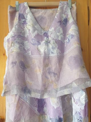 Conjunto de falda con top y chal 