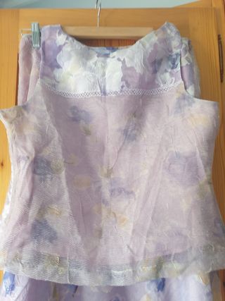 Conjunto de falda con top y chal 
