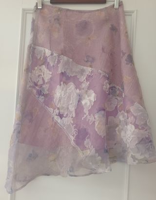 Conjunto de falda con top y chal 