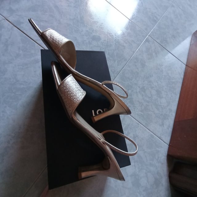 cuñas de tiras de piel