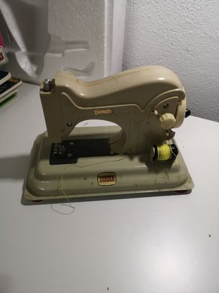 MAQUINA DE COSER ANNABELLA