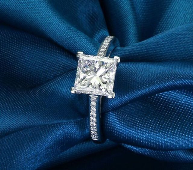 Anillo diseño elegante NUEVO A ESTRENAR TALLA 10