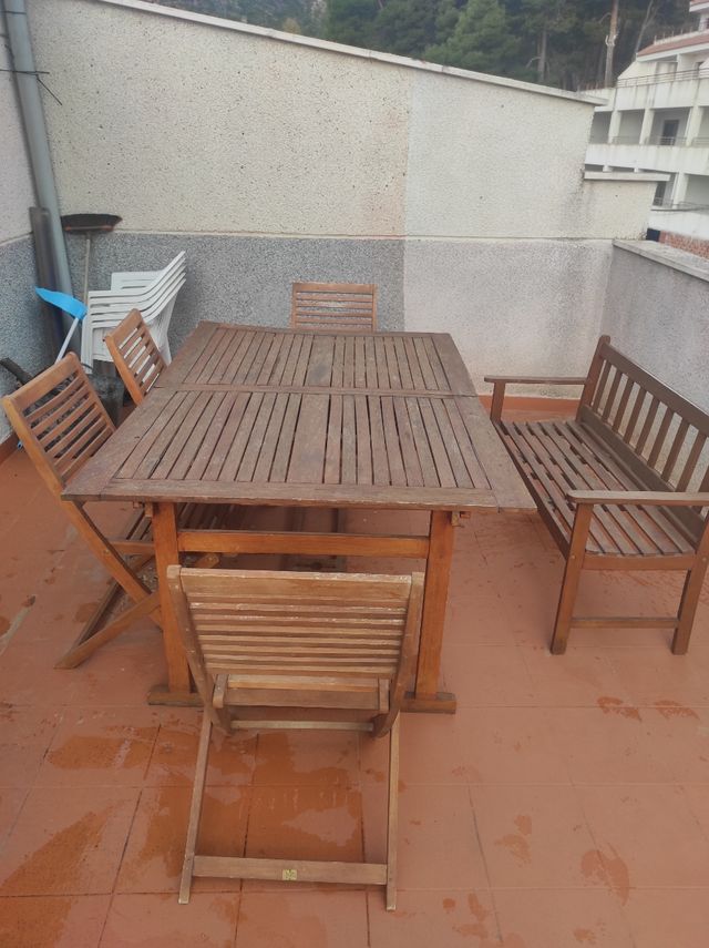 Mesa de madera maciza + 4 sillas + banco 