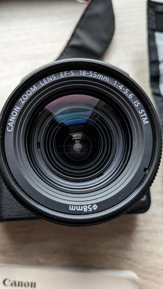 Cámara Canon EOS 500D con objetivo 18-55