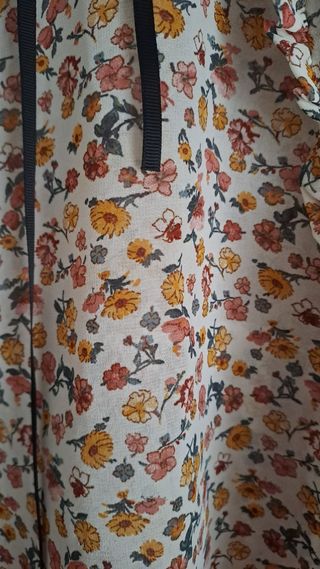 Camisa flores Stradivarius