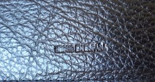 Cartera de piel negra