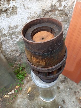 rueda de carro, eje. Pie para lampara.