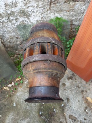 rueda de carro, eje. Pie para lampara.