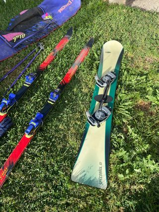 Juego de esquís y tabla snow