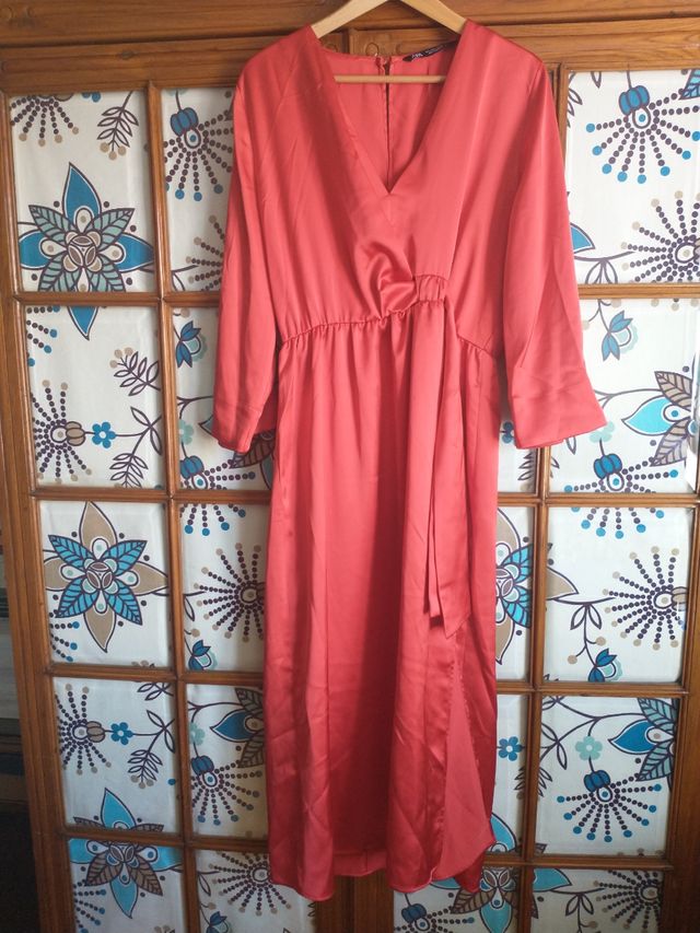 Vestido raso midi coral Zara, T. L. Ed. limited