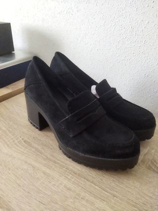 zapato negro tacón