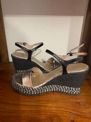 Sandalias Cuña Roberto Botella 39