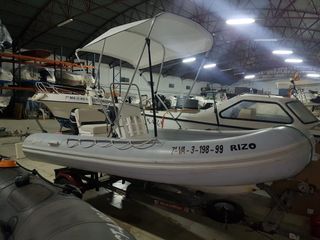 Semirigida zodia lancha