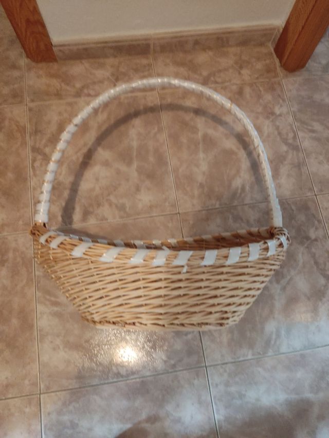 Cesta de mimbre solo un uso