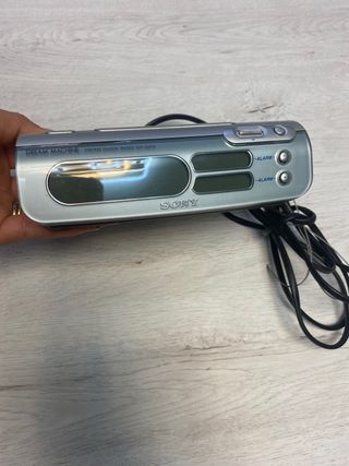 Despertador y Radio con dos alarmas