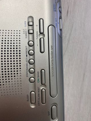 Despertador y Radio con dos alarmas