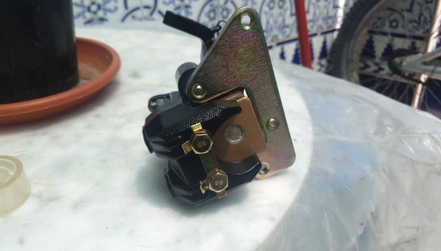 Pinza de freno trasera completa ltz400