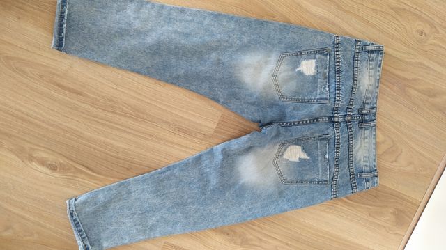 pantalón vaquero desgastado
