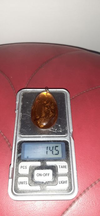 colgante de ámbar con oro