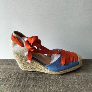 sandalias con cuña de esparto. sin estrenar. 40.