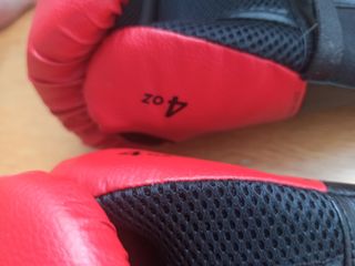 guantes y protección cabeza boxeo