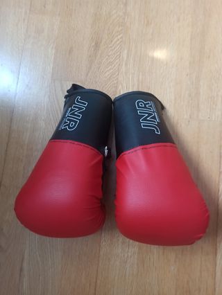 guantes y protección cabeza boxeo