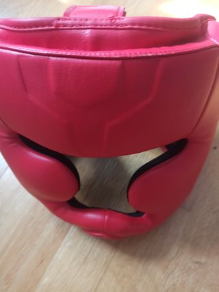 guantes y protección cabeza boxeo