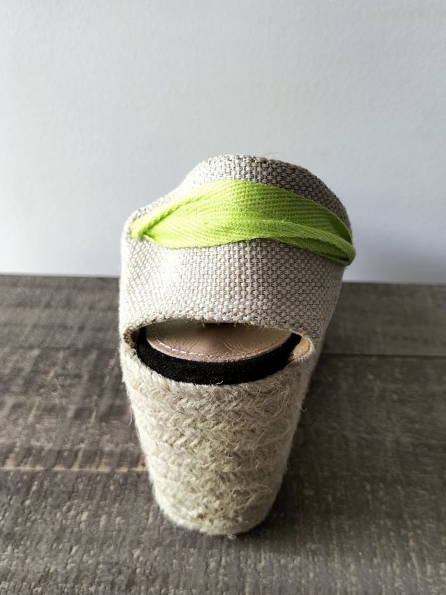 alpargata con cuña de esparto. 40. sin estrenar.