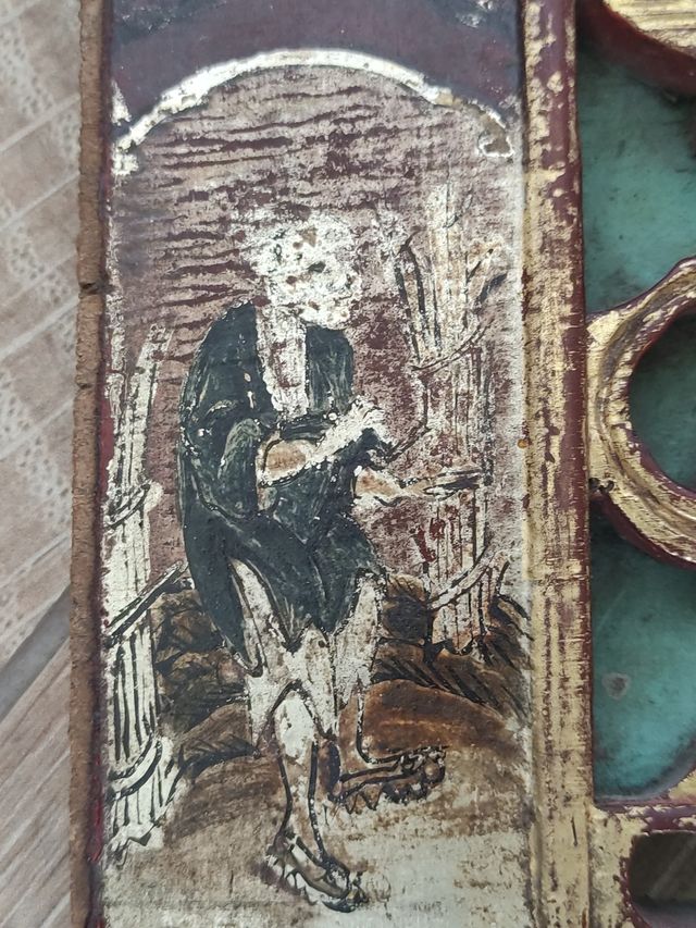 Tablas chinas de madera policromada en relieve