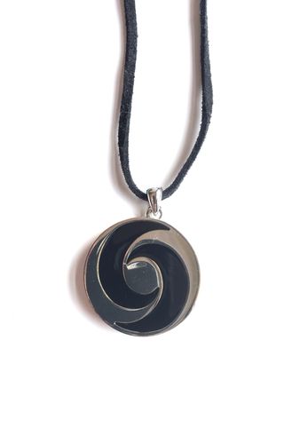 Colgante con gargantilla antelina negra